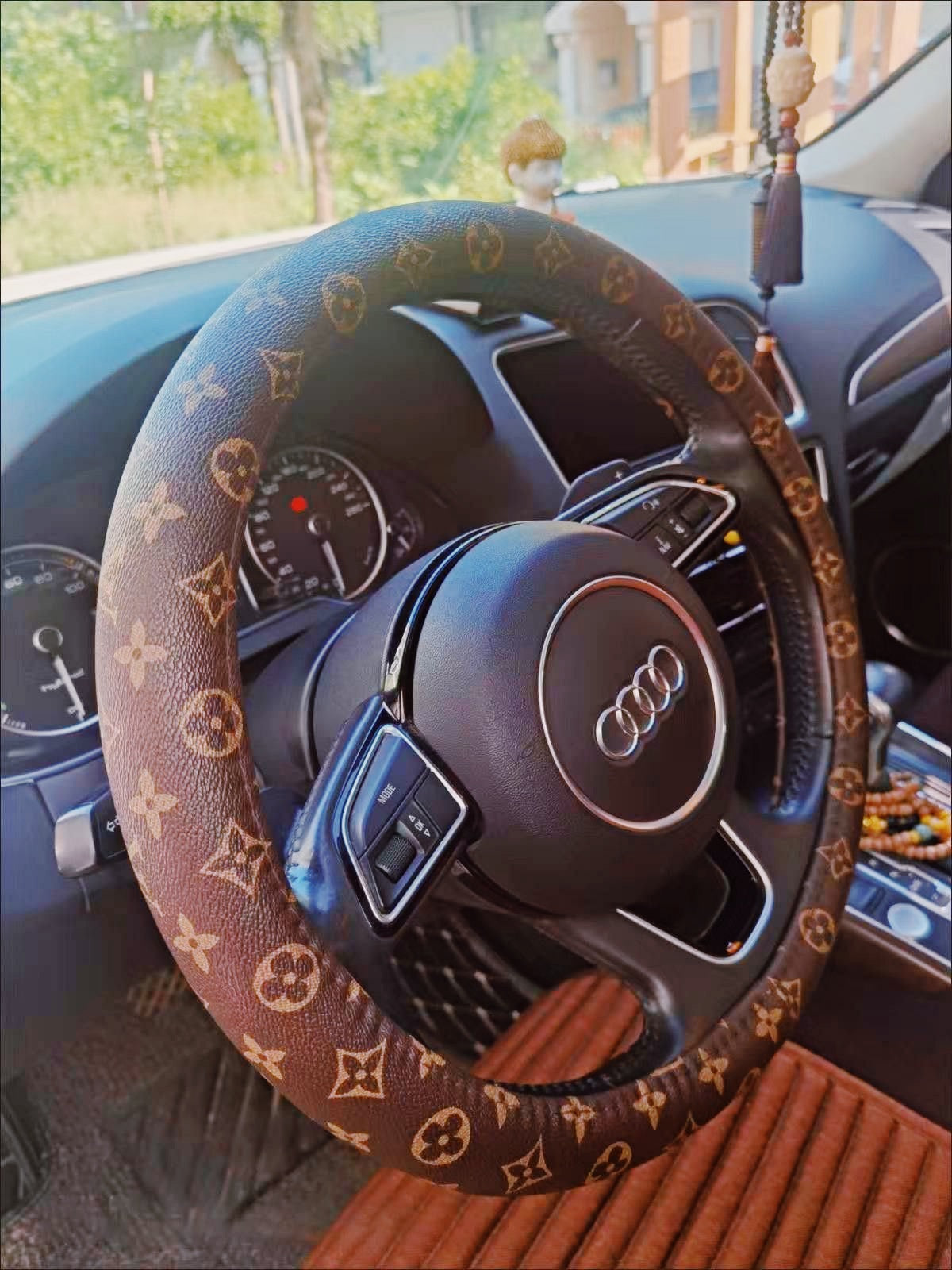Steering wheel cover